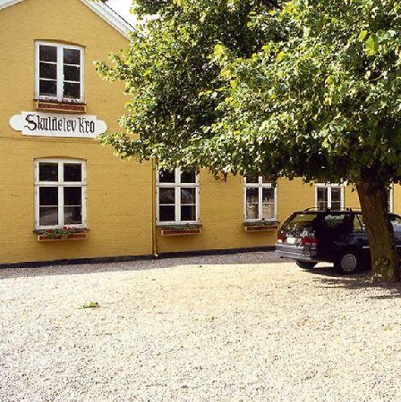 Hotel Skuldelev Kro Skibby ภายนอก รูปภาพ